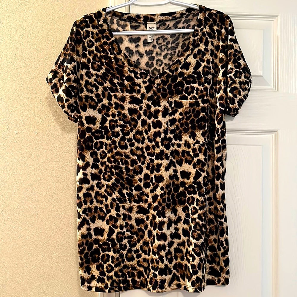 V-Neck Leopard Tee